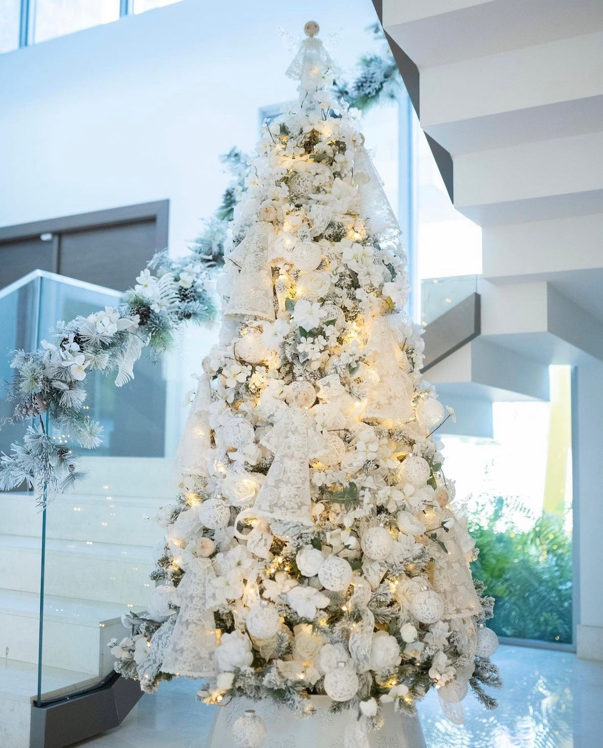 christmas tree dressing service Christmas Decorating Services in Dallas